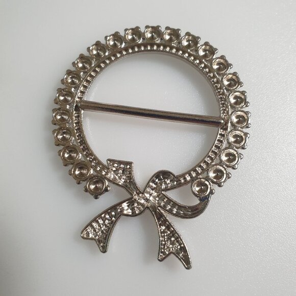 Vintage Rhinestone Circle Bow Scarf Wreath Clear Silver Tone Holiday Fashion - Picture 6 of 6